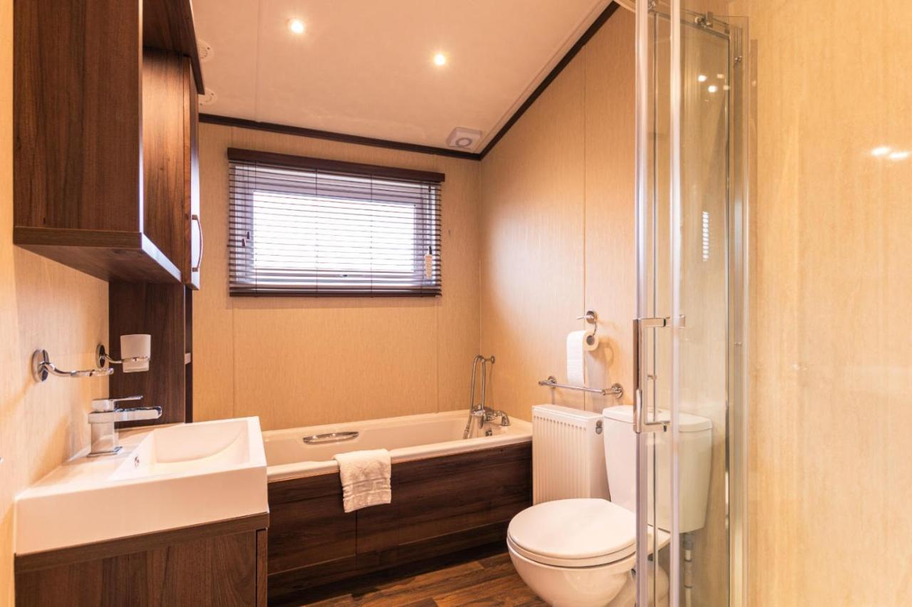 Sutton Lodge With Hot Tub York Exterior foto